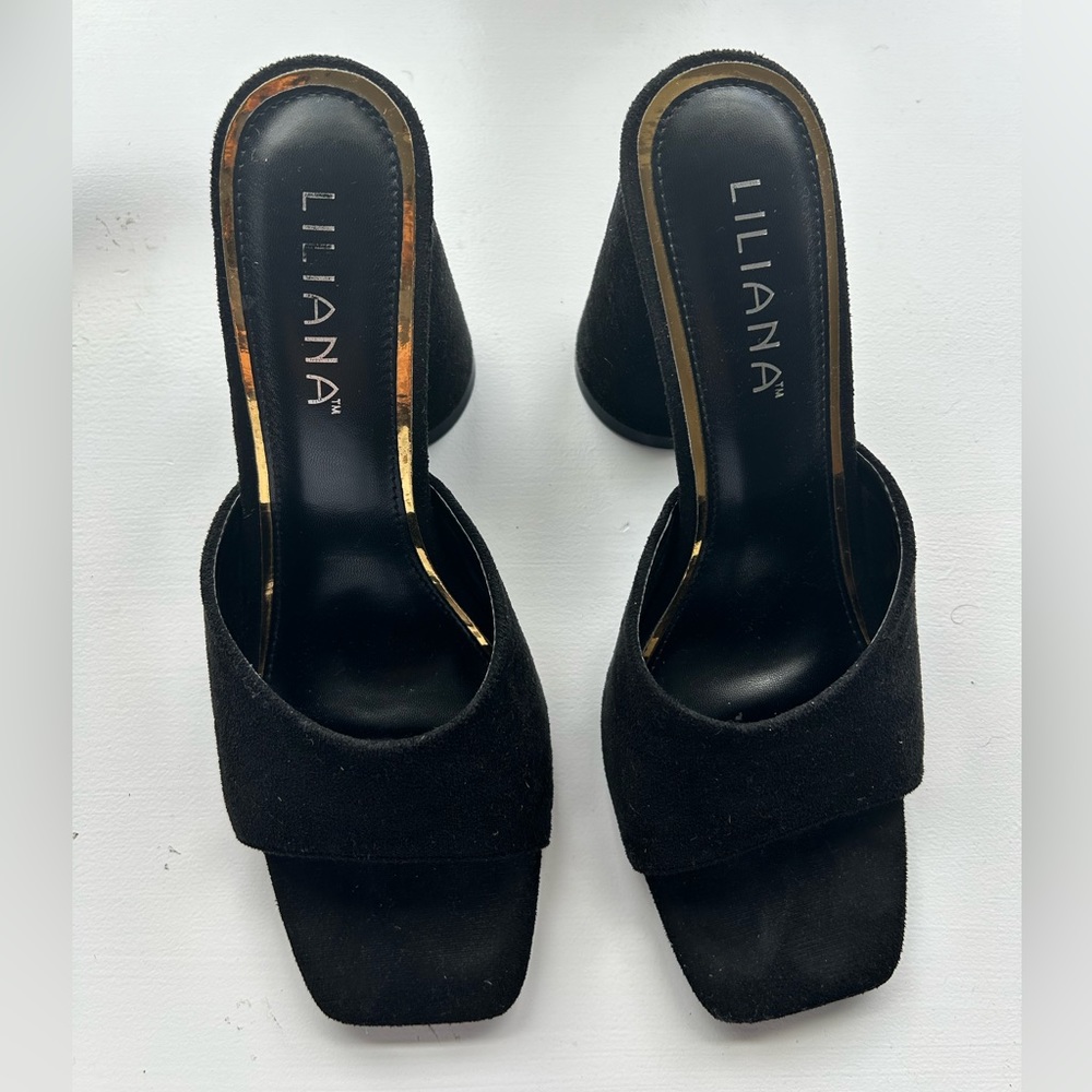 Black shoes with round heels. Very nice and comfortable for a night out! Size 10